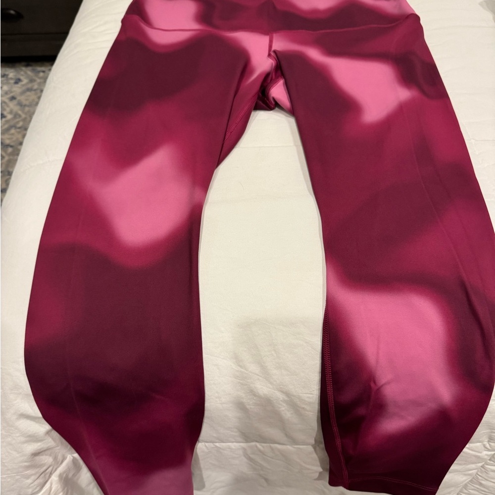 Nike Yoga NWOT Women’s Magenta Pink Leggings